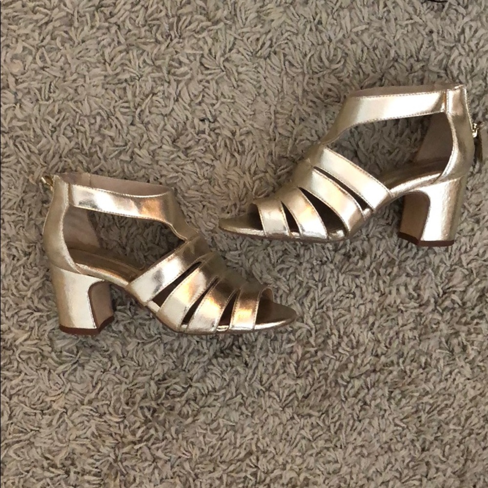 Metallic heeled sandals • ZARA